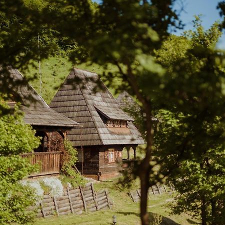 Raven'S Nest - The Hidden Village, Transylvania - Romania Sub Piatra Bagian luar foto