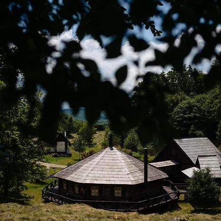 Raven'S Nest - The Hidden Village, Transylvania - Romania Sub Piatra Bagian luar foto