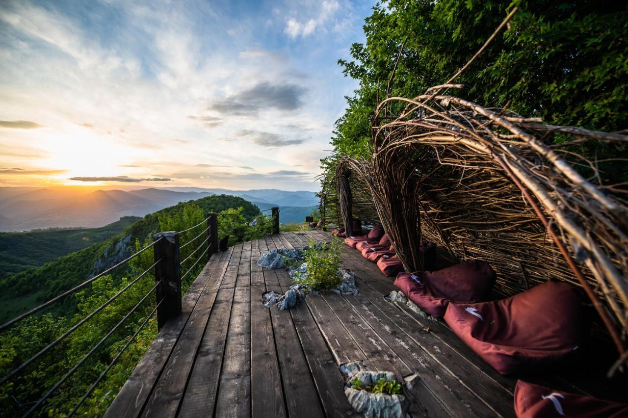 Raven'S Nest - The Hidden Village, Transylvania - Romania Sub Piatra Bagian luar foto