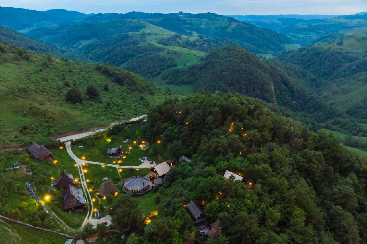 Raven'S Nest - The Hidden Village, Transylvania - Romania Sub Piatra Bagian luar foto