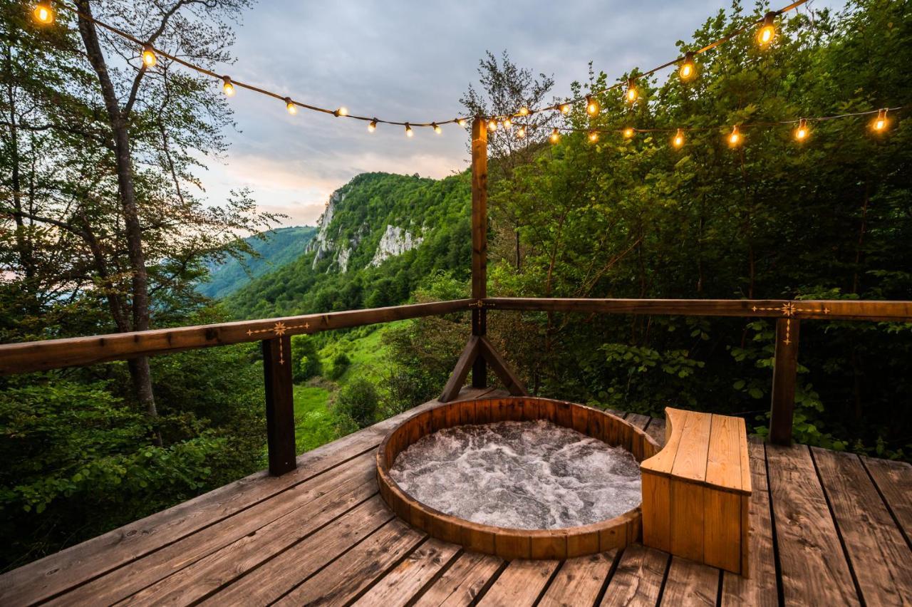 Raven'S Nest - The Hidden Village, Transylvania - Romania Sub Piatra Bagian luar foto